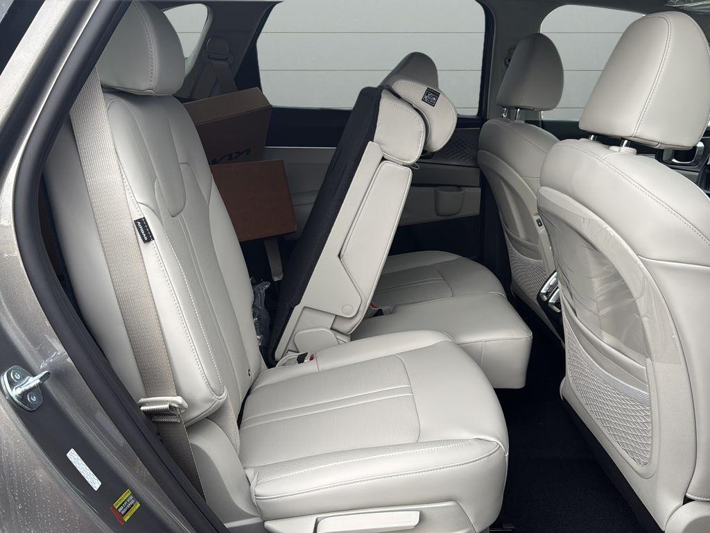 new 2026 Kia Sorento Hybrid car, priced at $38,940