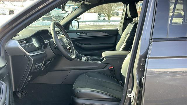 new 2025 Jeep Grand Cherokee car, priced at $45,625