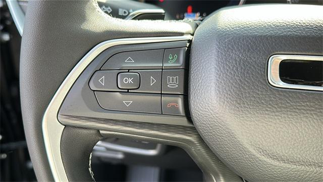 new 2025 Jeep Grand Cherokee car, priced at $45,625