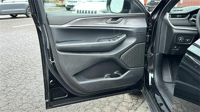 new 2025 Jeep Grand Cherokee L car, priced at $47,948