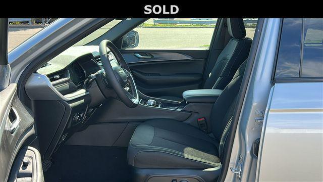 new 2025 Jeep Grand Cherokee car, priced at $38,985