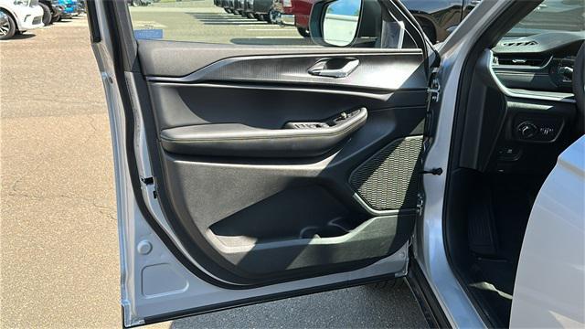 new 2025 Jeep Grand Cherokee car, priced at $39,270