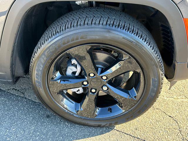 used 2025 Jeep Grand Cherokee car, priced at $38,851