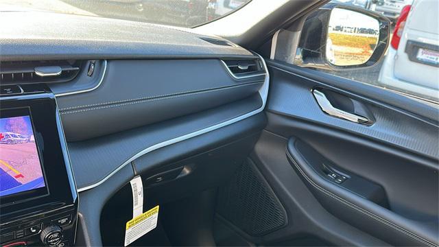 new 2025 Jeep Grand Cherokee car, priced at $43,885