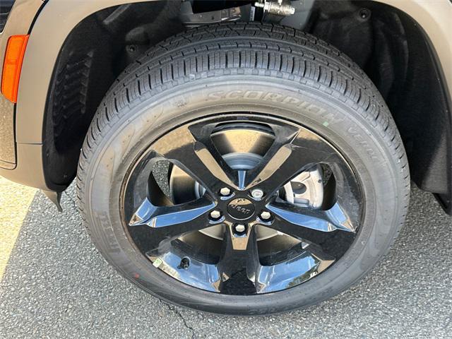 new 2025 Jeep Grand Cherokee L car, priced at $49,045