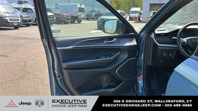 new 2026 Jeep Grand Cherokee car, priced at $45,729
