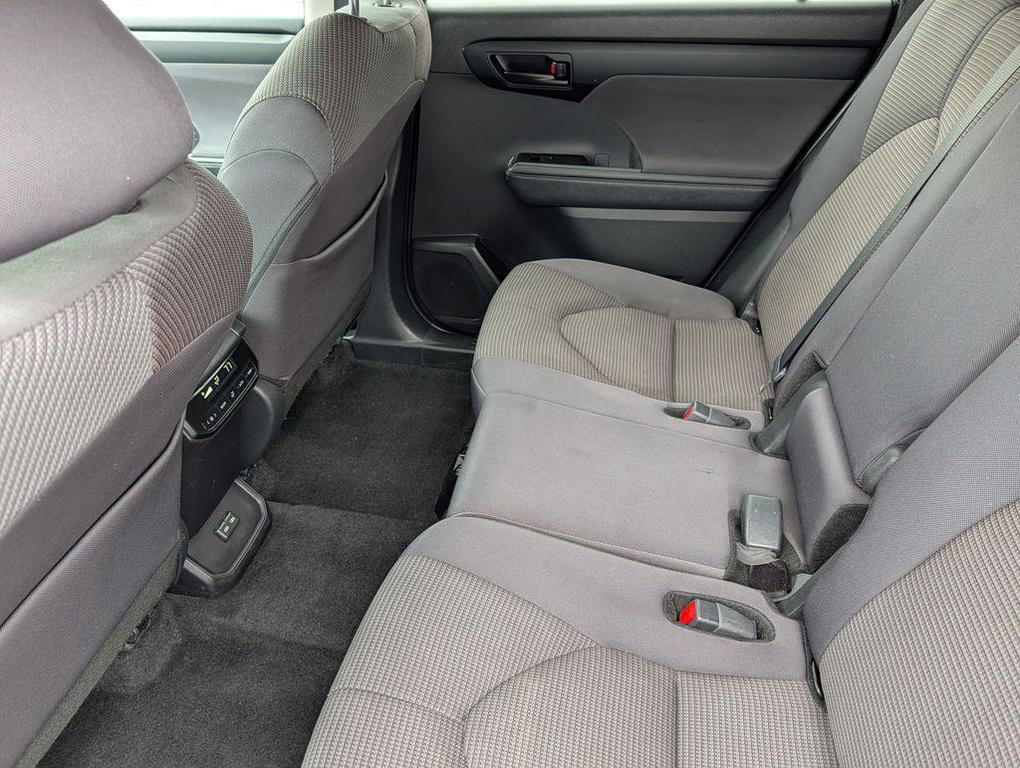 used 2024 Toyota Highlander car, priced at $30,995