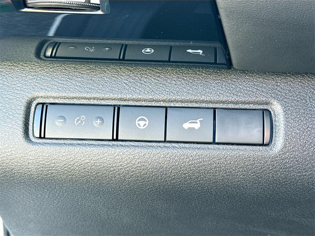 new 2025 Nissan Pathfinder car, priced at $37,278