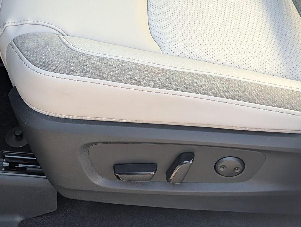 new 2026 Nissan Pathfinder car, priced at $40,634