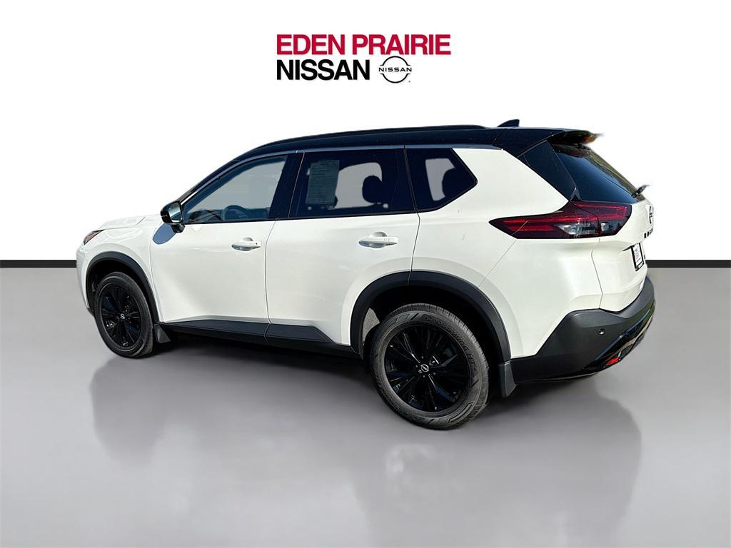 2023 Pearl White Tricoat/Super Black Nissan Rogue