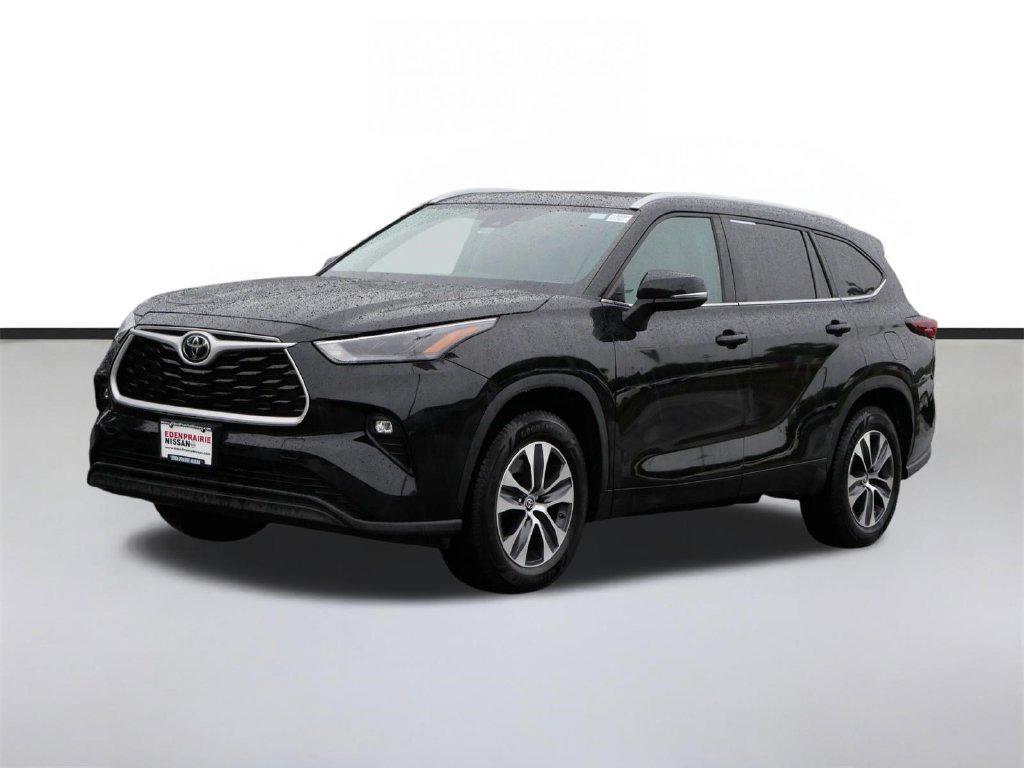 used 2024 Toyota Highlander car, priced at $33,333