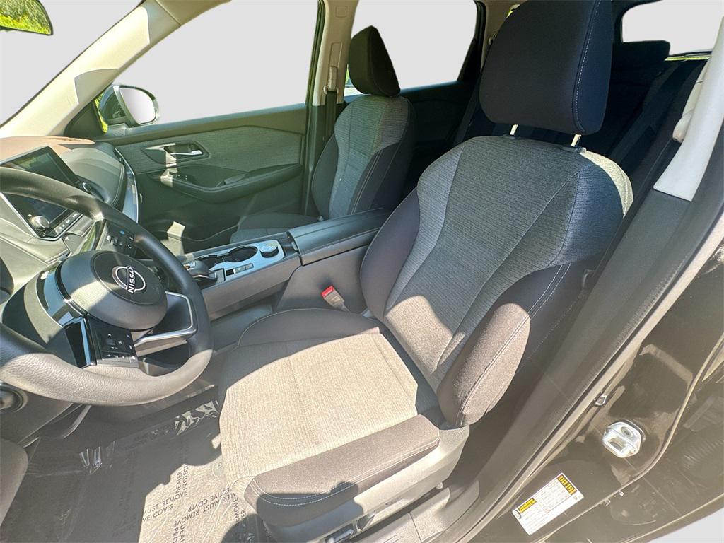 2023 Super Black Nissan Rogue