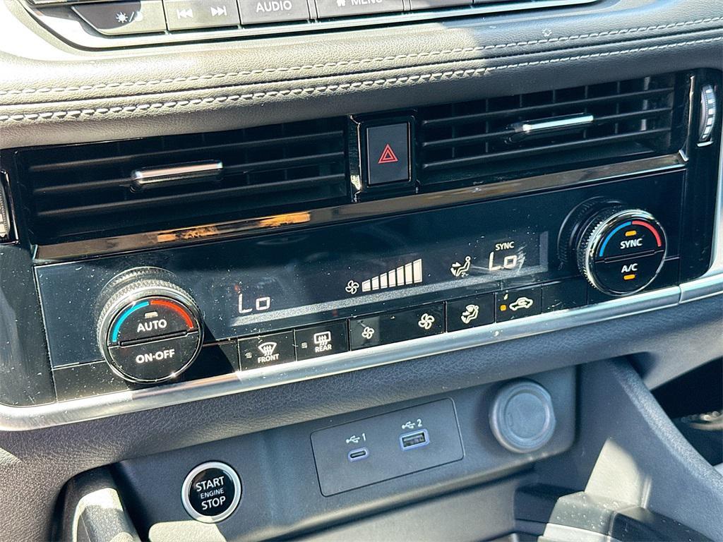2023 Super Black Nissan Rogue