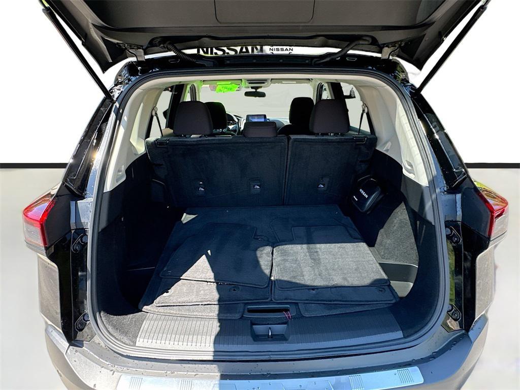 2023 Super Black Nissan Rogue