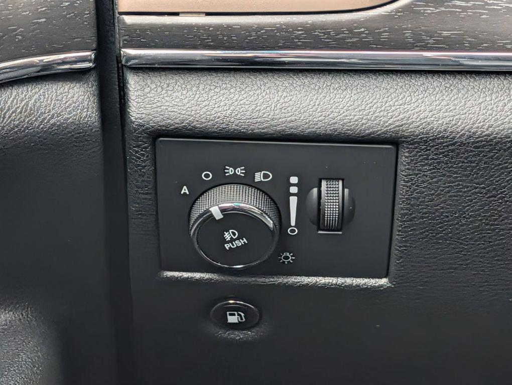 used 2017 Jeep Grand Cherokee car, priced at $16,064