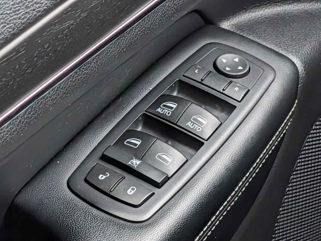 used 2017 Jeep Grand Cherokee car, priced at $16,064