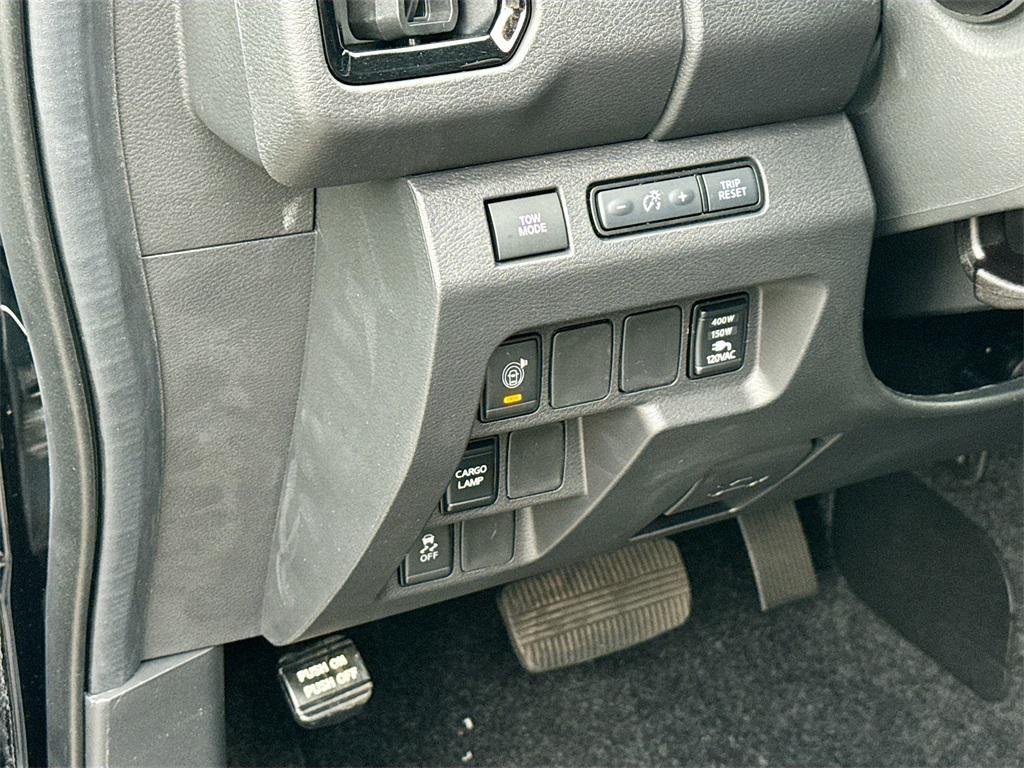 new 2026 Nissan Frontier car, priced at $40,305