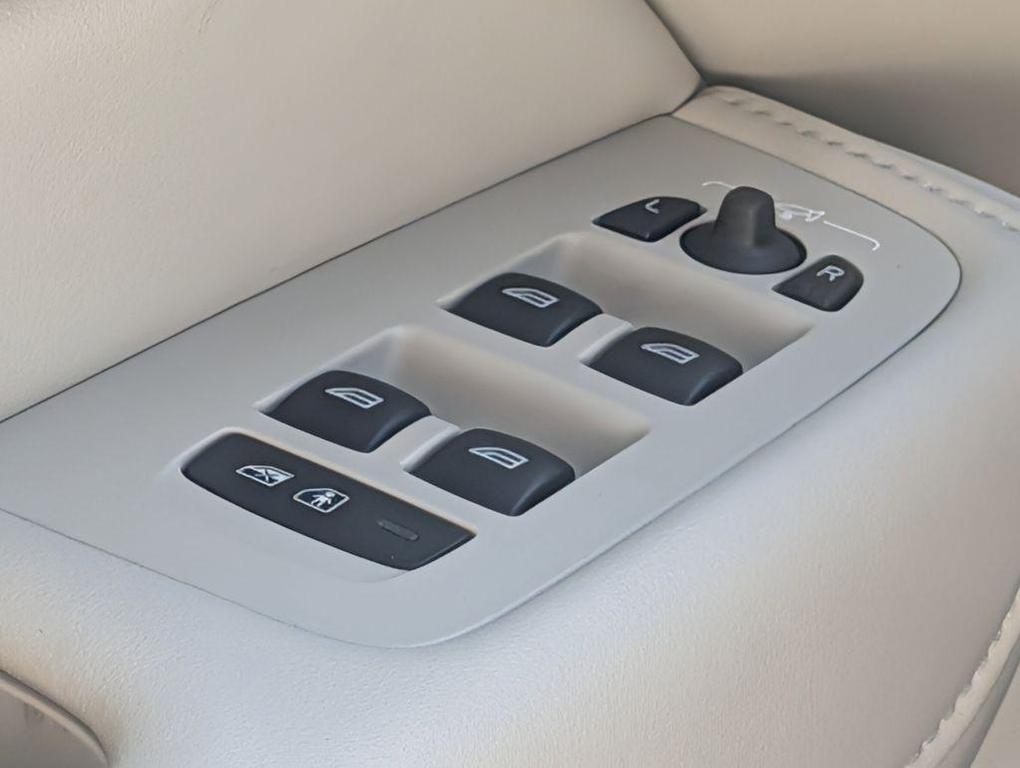 used 2024 Volvo XC60 car, priced at $38,243