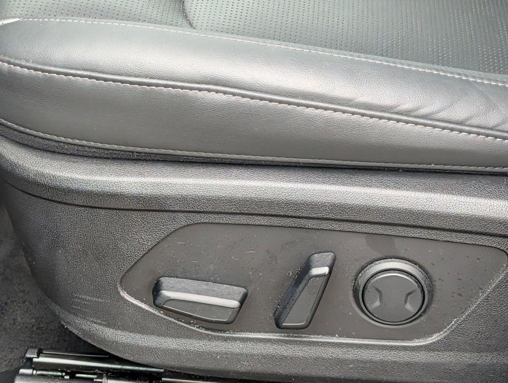 used 2025 Kia Sorento car, priced at $32,295