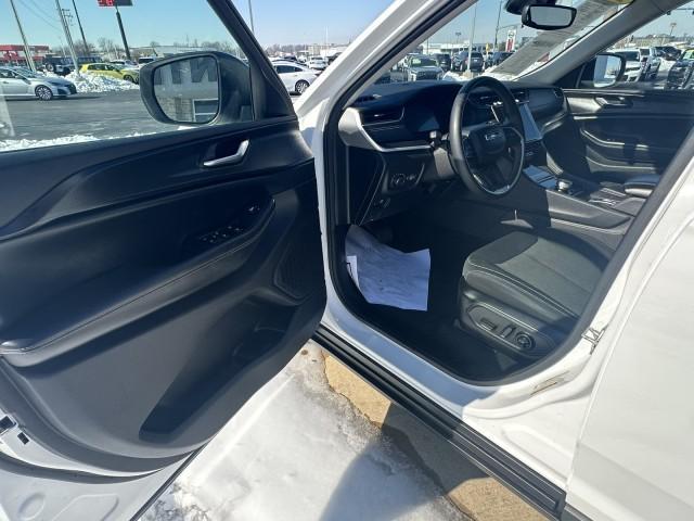 used 2024 Jeep Grand Cherokee car, priced at $25,997