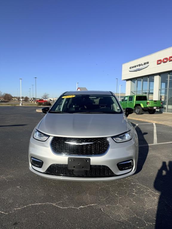 used 2024 Chrysler Pacifica car, priced at $27,740