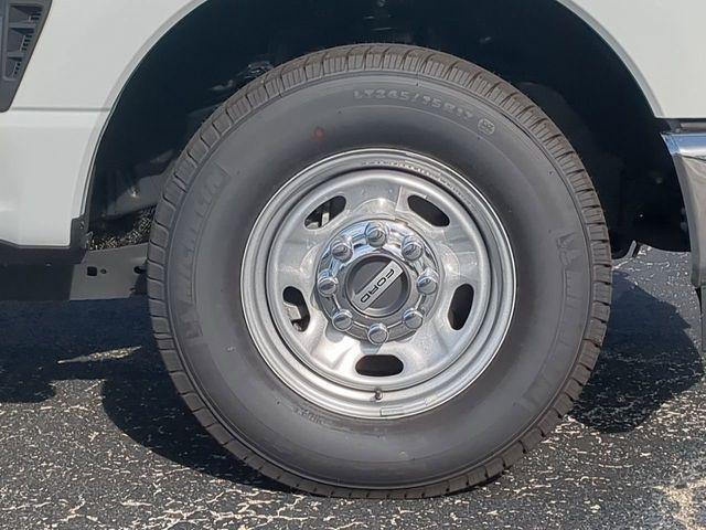 new 2025 Ford F-250 car, priced at $52,624