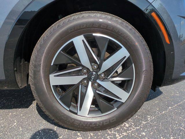 used 2023 Kia Sorento car, priced at $23,424