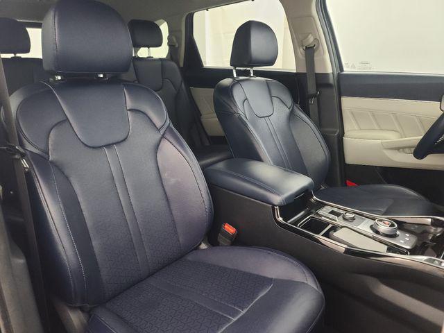 used 2024 Kia Sorento Hybrid car, priced at $31,988