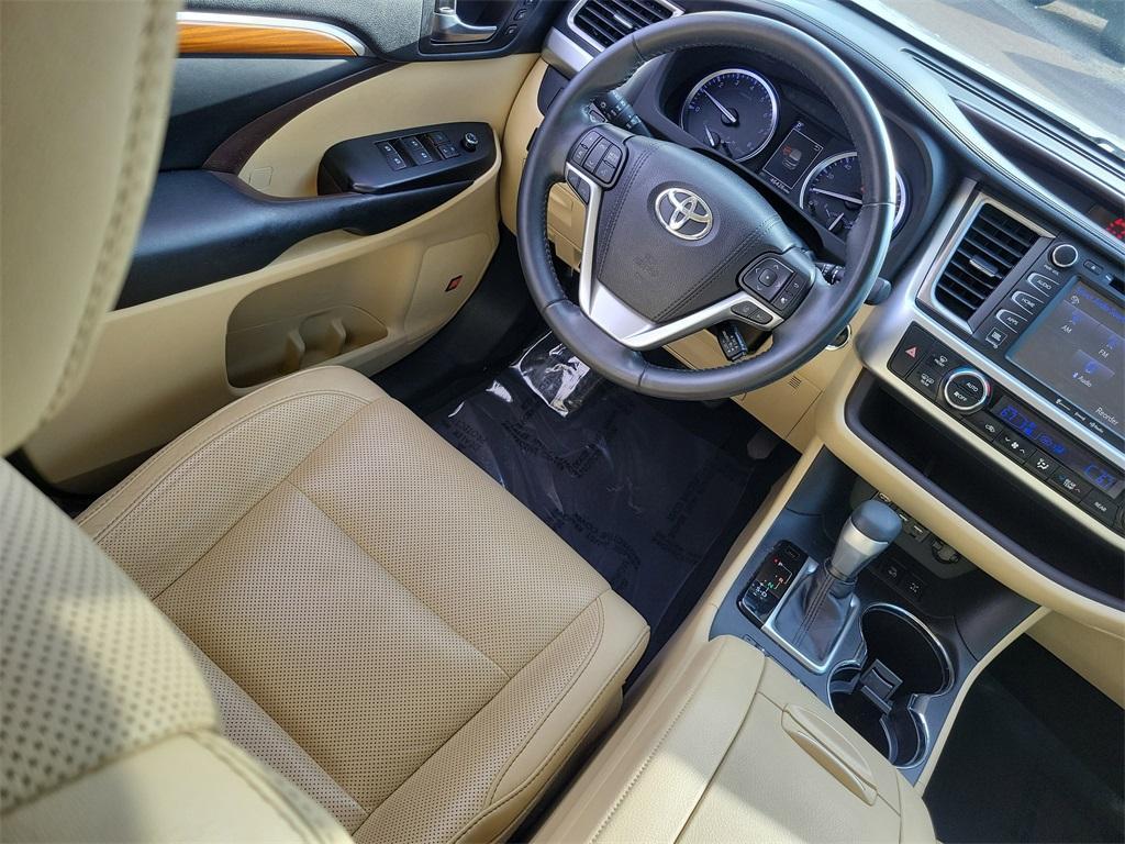 used 2019 Toyota Highlander car, priced at $29,975