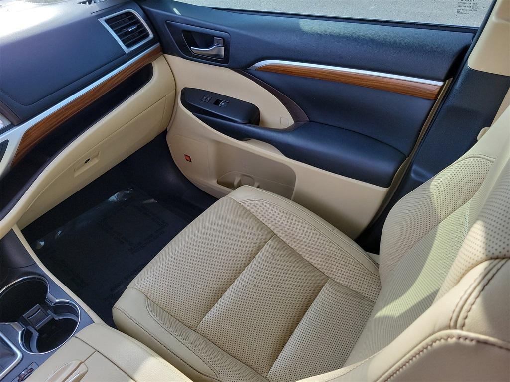 used 2019 Toyota Highlander car, priced at $29,975