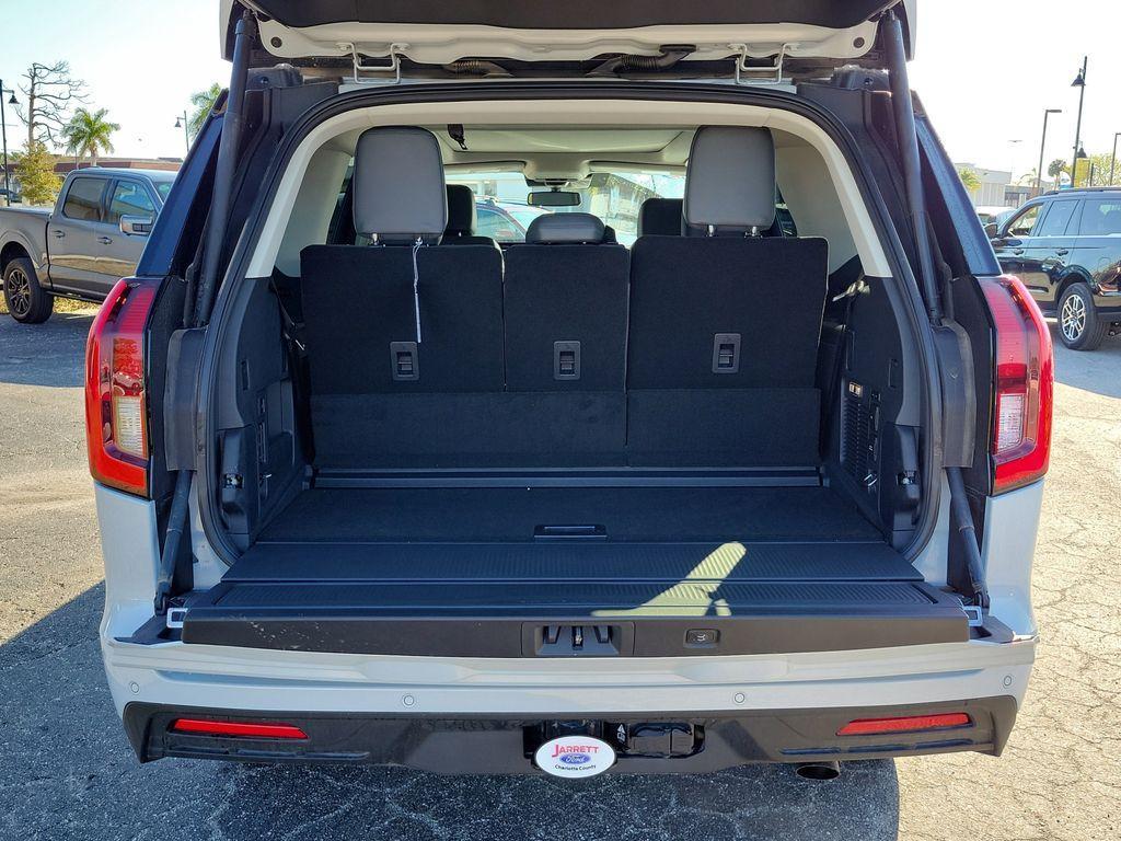 new 2025 Ford Expedition car, priced at $59,997