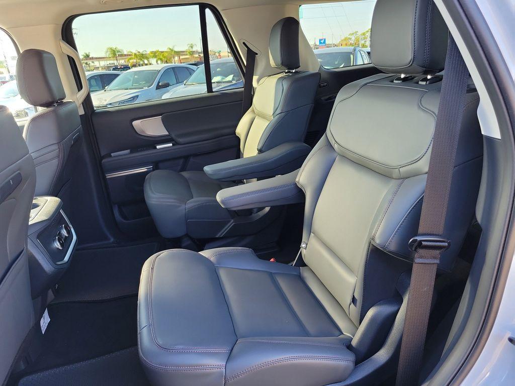 new 2025 Ford Expedition car, priced at $59,997