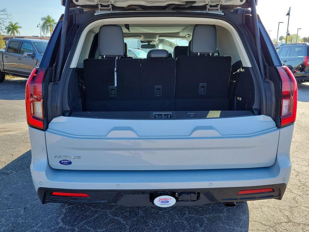 new 2025 Ford Expedition car, priced at $59,997