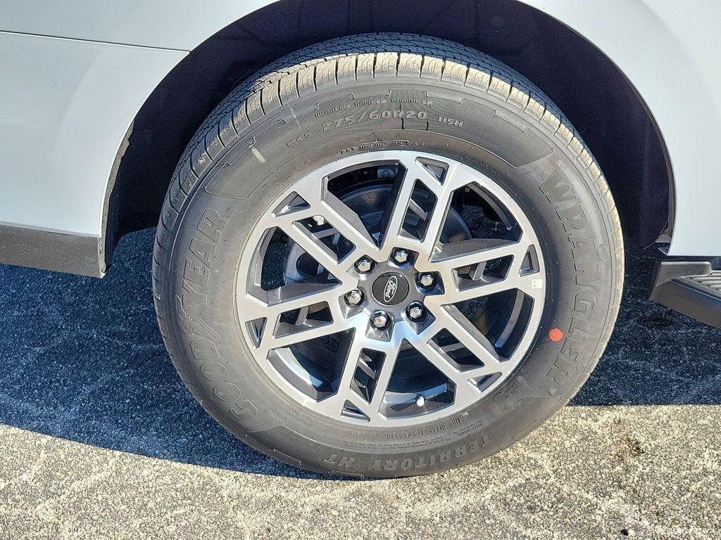 new 2025 Ford Expedition car, priced at $59,997