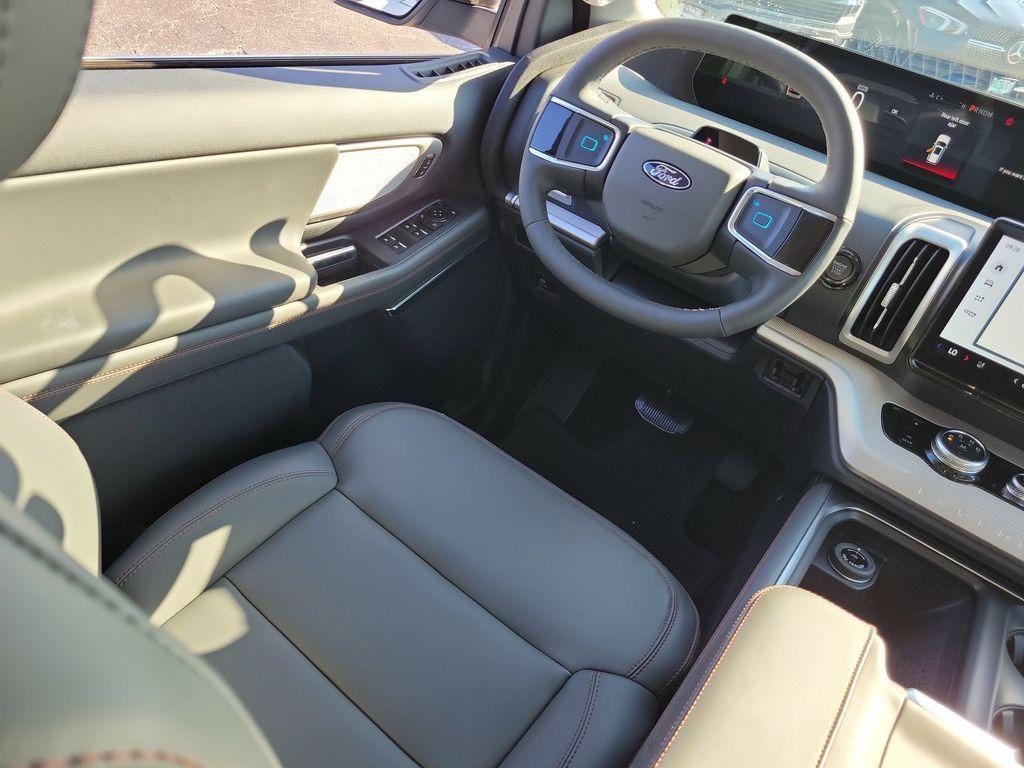 new 2025 Ford Expedition car, priced at $59,997