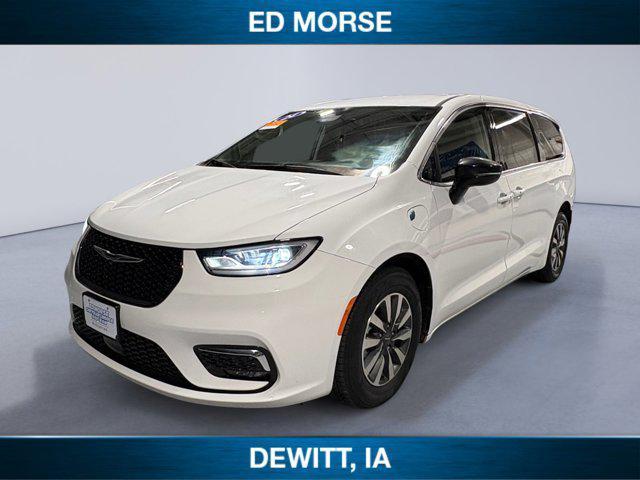 used 2024 Chrysler Pacifica Hybrid car, priced at $26,407