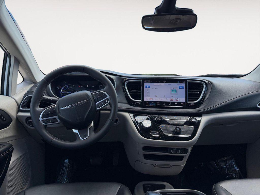 used 2024 Chrysler Pacifica Hybrid car, priced at $25,887