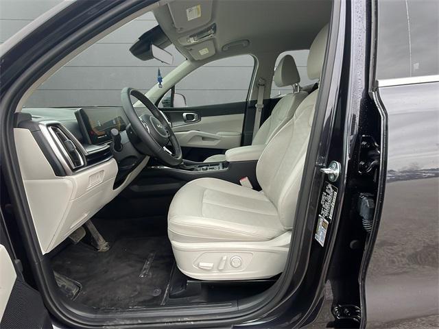 used 2025 Kia Sorento car, priced at $31,994
