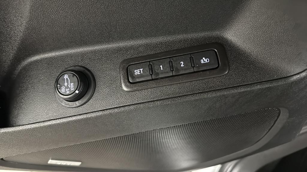 used 2022 Chevrolet Equinox car, priced at $22,060