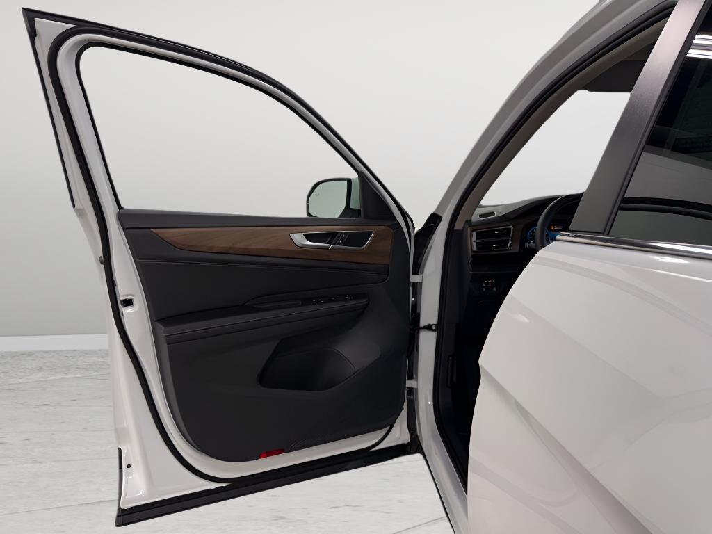 new 2026 Volkswagen Atlas car, priced at $38,292