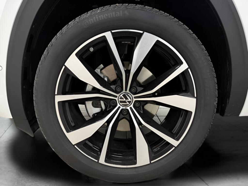 new 2026 Volkswagen Atlas Cross Sport car, priced at $54,248