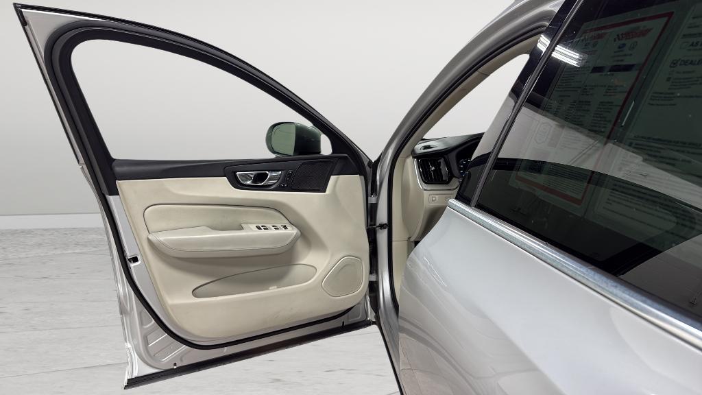 used 2020 Volvo XC60 car, priced at $17,397