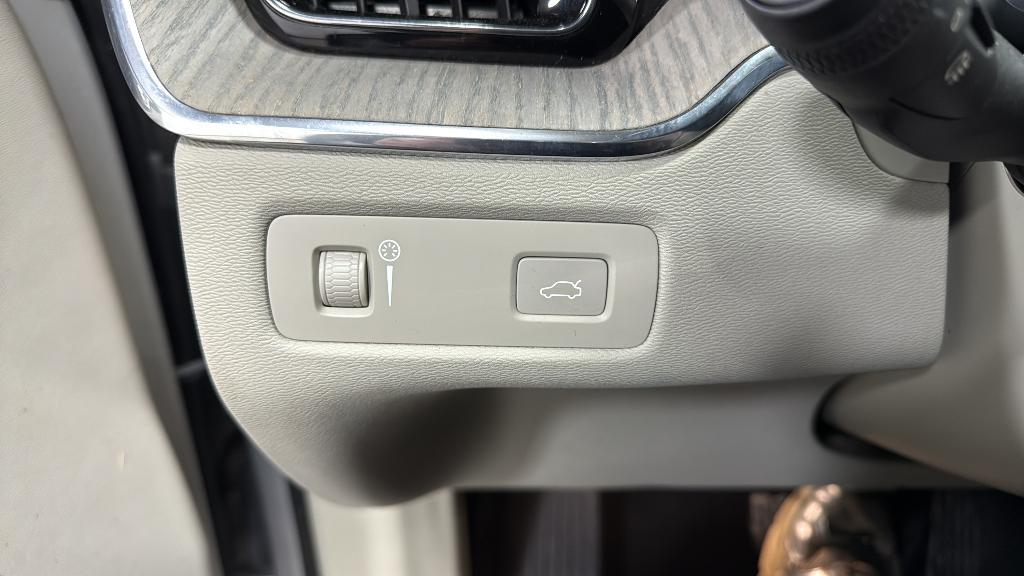 used 2020 Volvo XC60 car, priced at $17,397