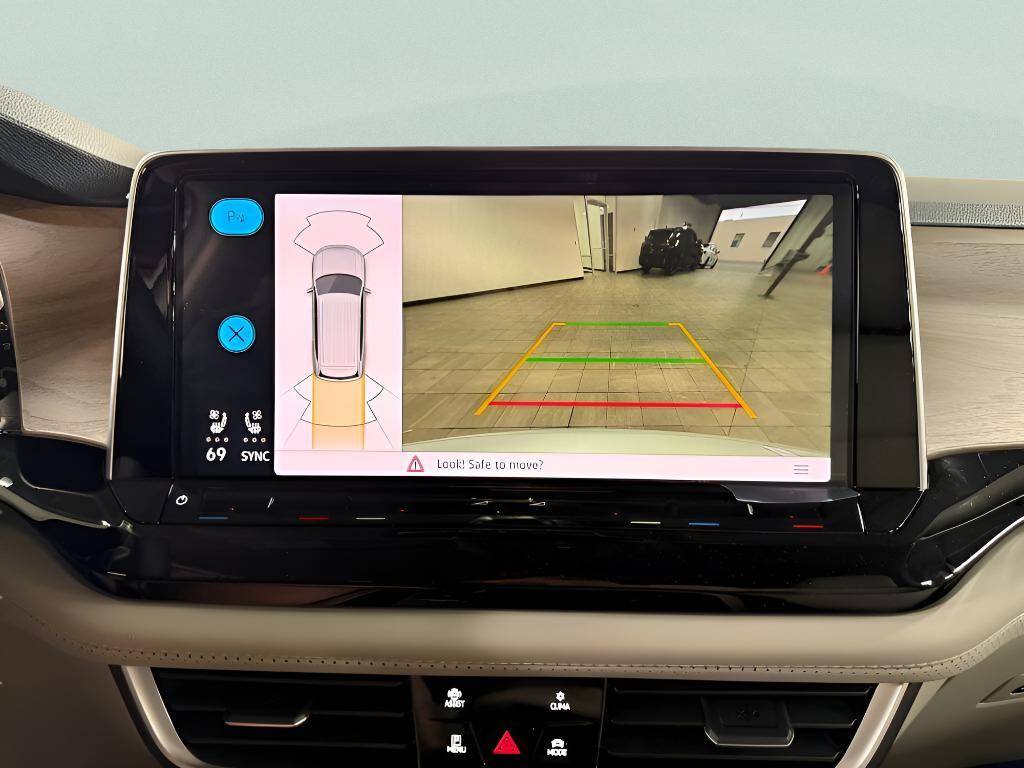 new 2026 Volkswagen Atlas car, priced at $44,688