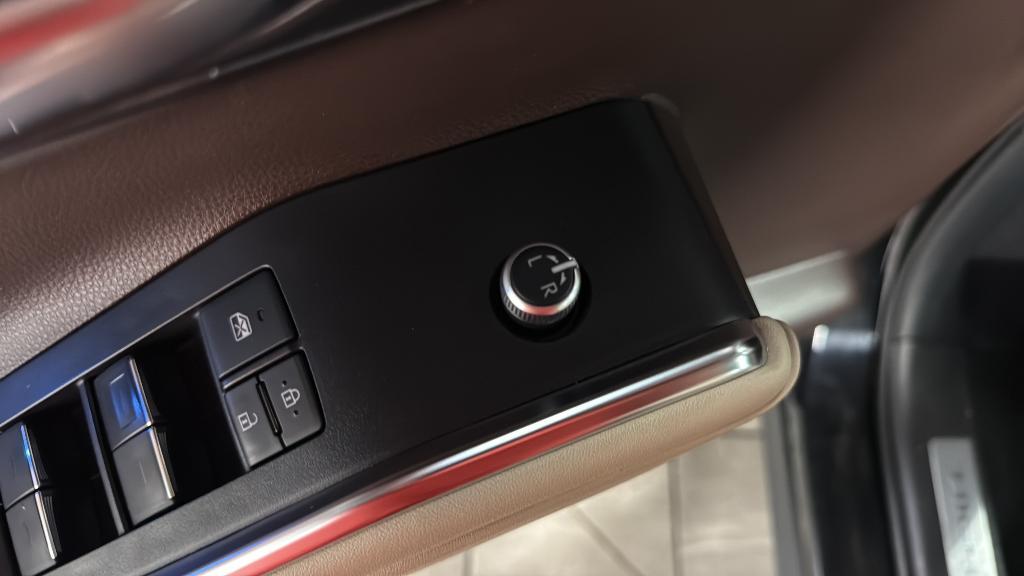 used 2020 Toyota Highlander Hybrid car, priced at $27,243