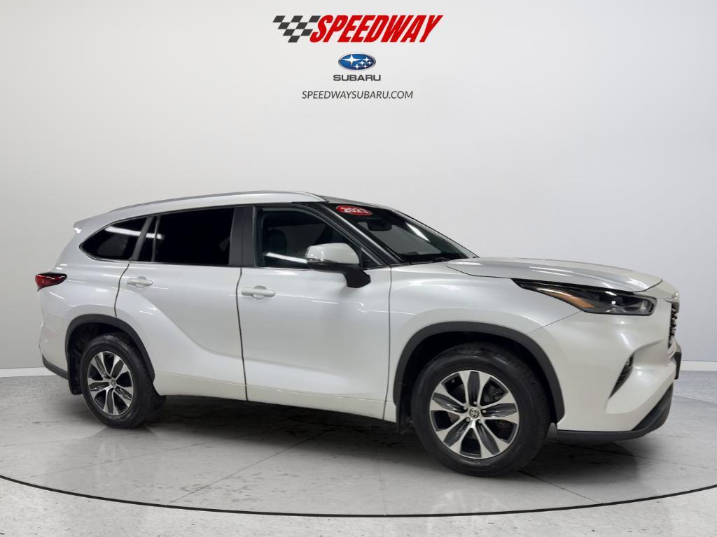 used 2023 Toyota Highlander car, priced at $33,500
