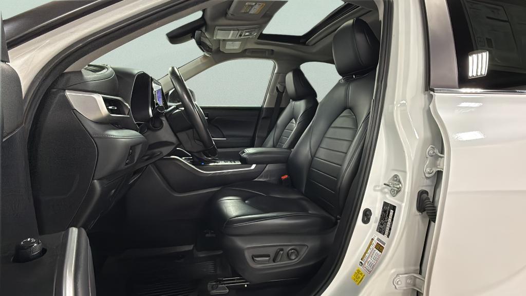 used 2023 Toyota Highlander car, priced at $33,500