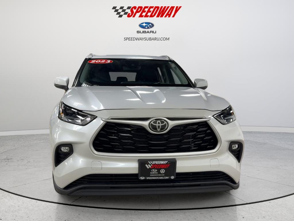 used 2023 Toyota Highlander car, priced at $33,500