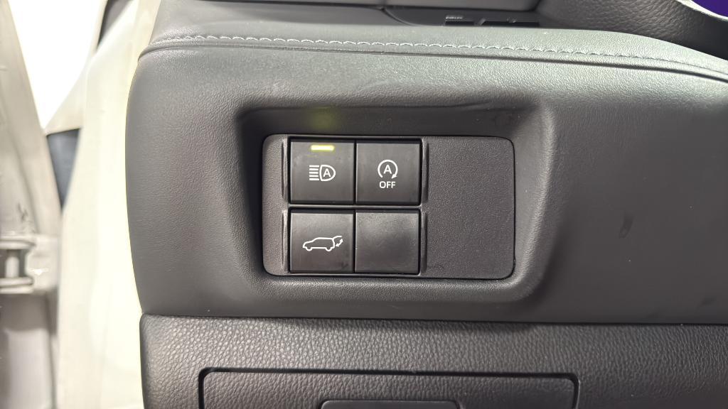used 2023 Toyota Highlander car, priced at $33,500