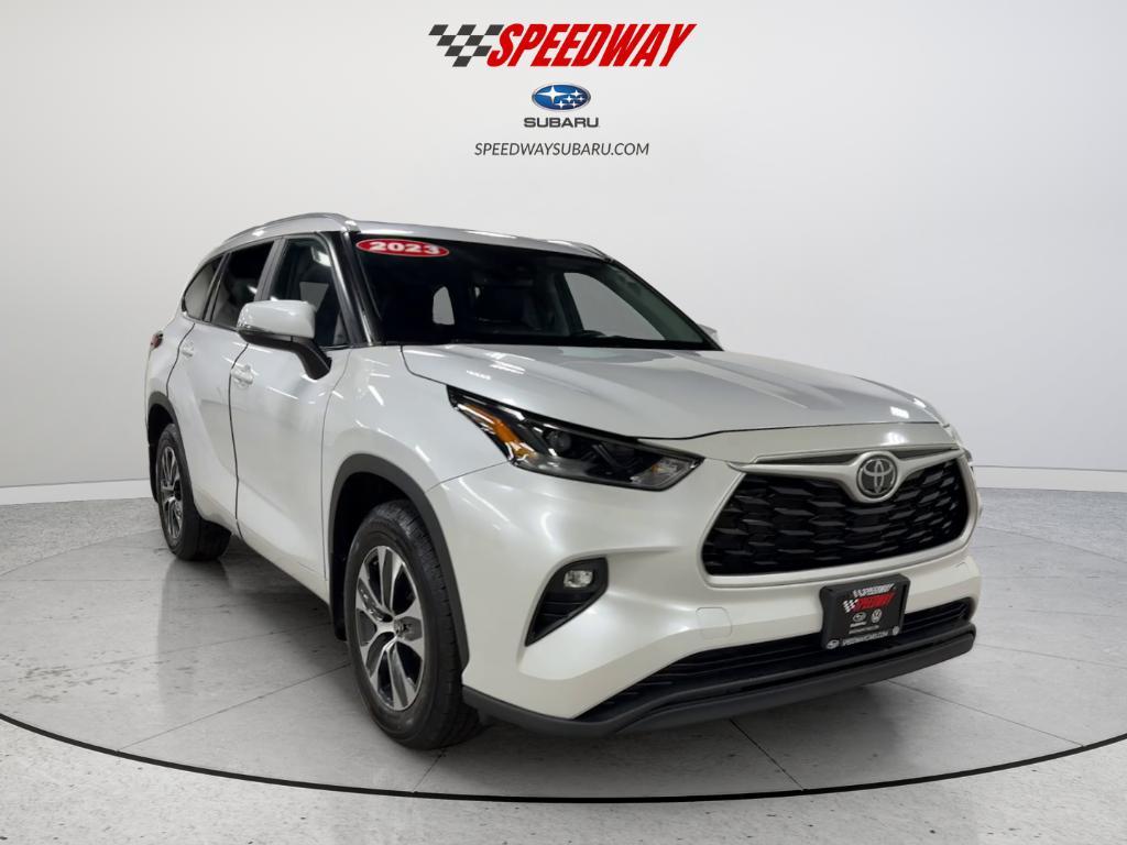 used 2023 Toyota Highlander car, priced at $33,500